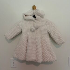 American Widgeon Girls White Faux Fur Hooded Coat Pom Pom Size 2 Toddler